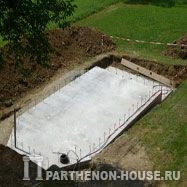 Строительство бетонного бассейна. Бетонная плита фундамента.